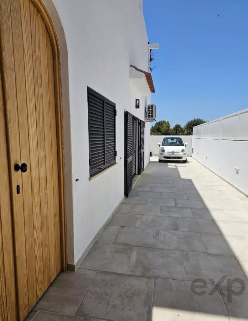 Moradia T4 Renovada com Piscina – Pinheiros de Marim, Olhão